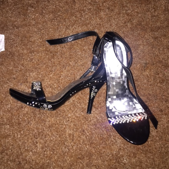 Shoes - Black & silver Heels