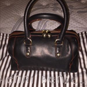 Black leather Henri Bendel dr bag.