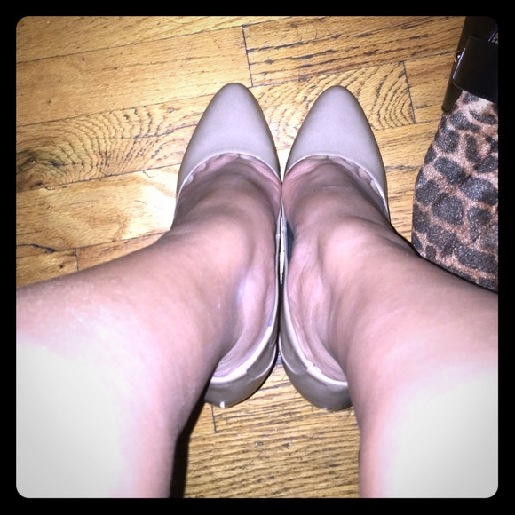 Tahari nude heels