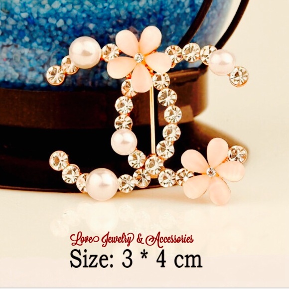 LuxuryDesign CLogo Pearl Flower Rhinestones Brooch - Picture 2 of 2