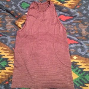 Lululemon burgundy silver fabric fitted tank sz 6