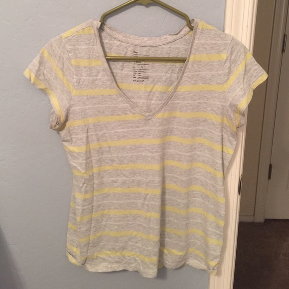 Gap Essential V-Neck
