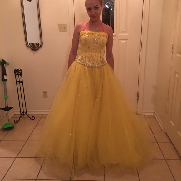 Formal dresses - Picture 1 of 2