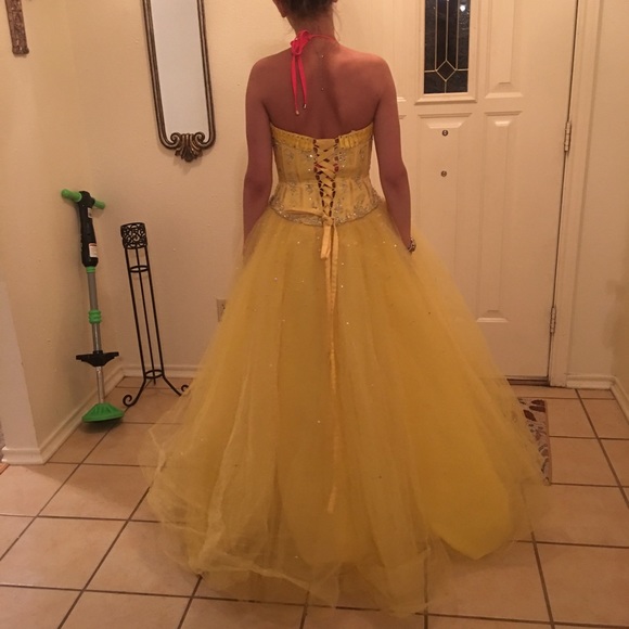 Formal dresses - Picture 2 of 2