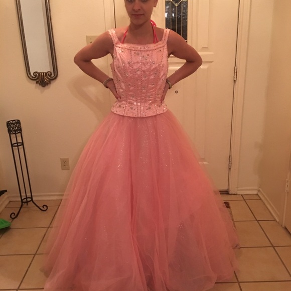 Formal dresses - Picture 1 of 2