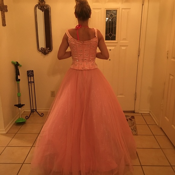 Formal dresses - Picture 2 of 2