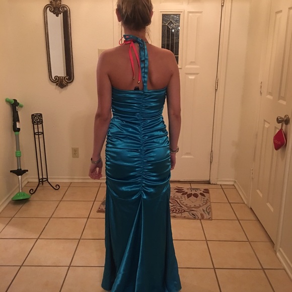 Formal dresses - Picture 2 of 2