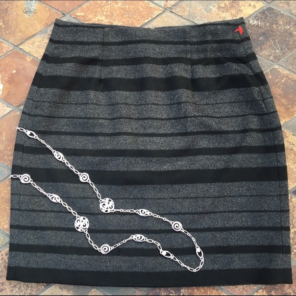 Banana Republic Dresses & Skirts - Banana Republic Grey Mini Skirt