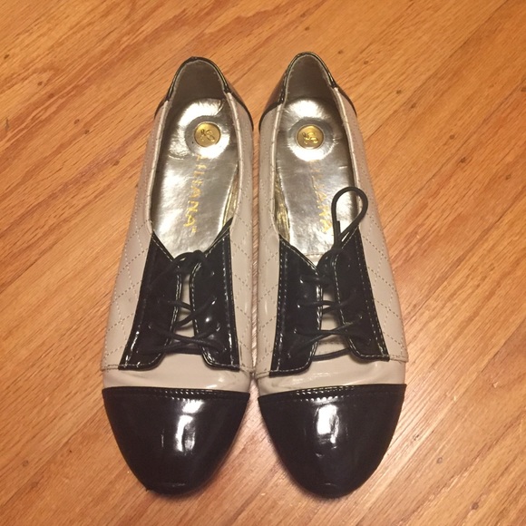 Black and Ivory Vintagey Lace- Up Flats- Size 8.5