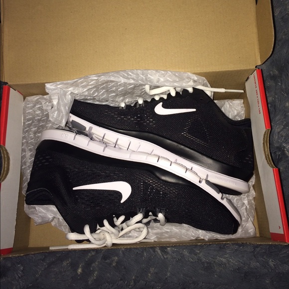 Nike 5.0 Free Runs BRAND NEW 💗😁