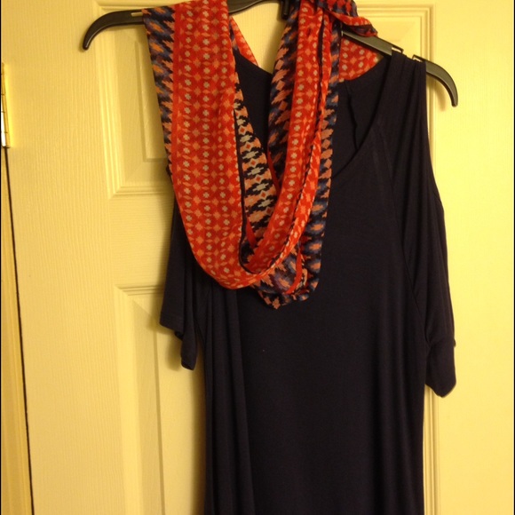 Blue tank with holes in sleeves - Picture 1 of 2