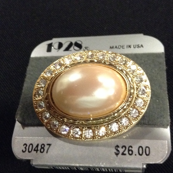 BRAND NEW GOLD AND PEARL PIN