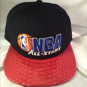 Just ⭐️ Don By: Mitchell & ness Hat.