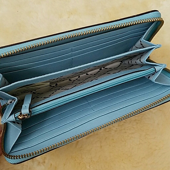 Kate Spade Blue Hydrangea Newbury Lane Neda Wallet - Picture 3 of 4