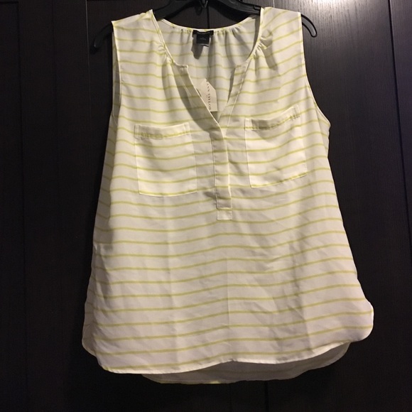 Sleeveless Ann Taylor blouse !