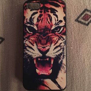 Lion case for iPhone 5/5s.