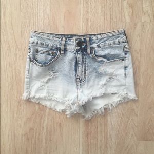 Bullhead | high waisted distressed shorts