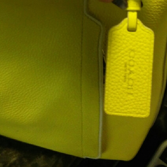 Coach Authentic - Picture 2 of 3