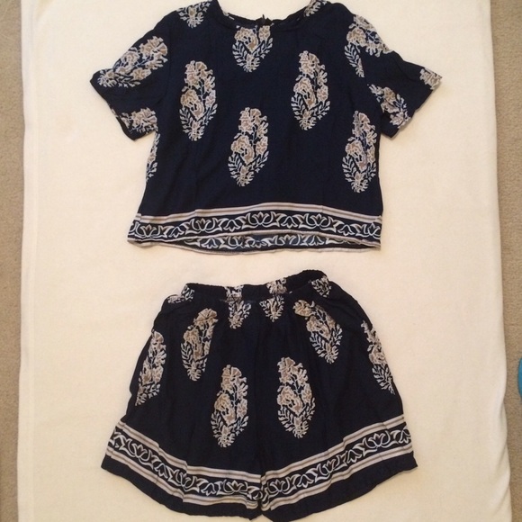 Leaf Shirt and Shorts Set - Picture 4 of 4