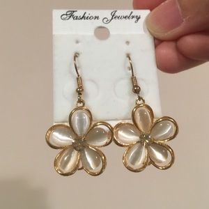3 for $10❤️ Golden&cream floral earrings