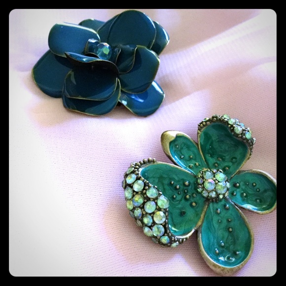 Set of two green flower pins
