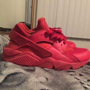 Exclusive all red Nike Hurraches