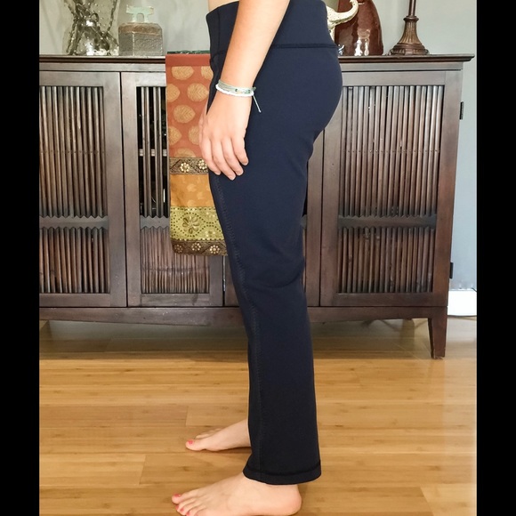 Lululemon Navy Blue Pants/Crops 26" Inseam / SZ 10