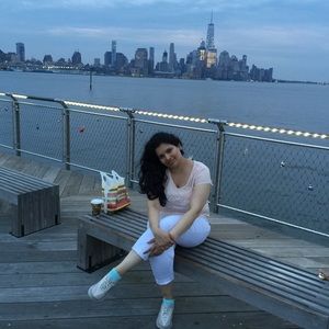 Meet your Posher, Adila