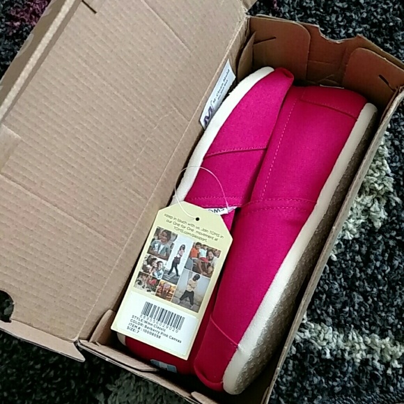 Classic TOMS size 7