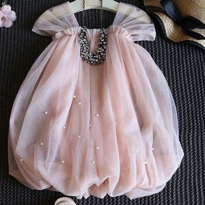 Meet your Posher, Amela