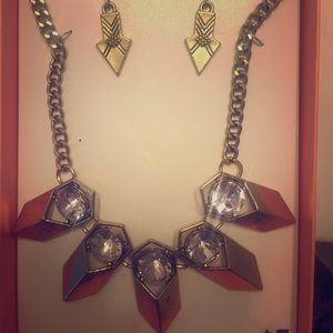 Necklace & earring set