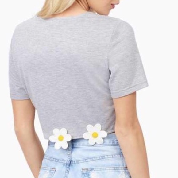 Crop top with flowers - Picture 4 of 4