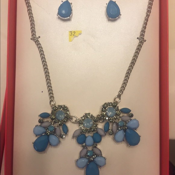 Necklace & earring set