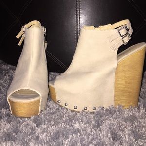Nude wedges size 6.5