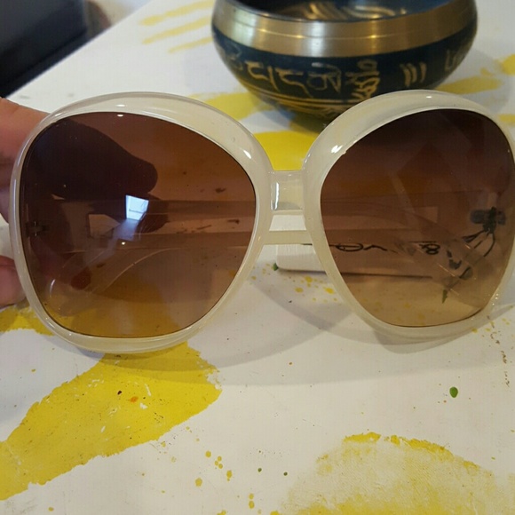 Large Frame White Sunglasses - Picture 1 of 3