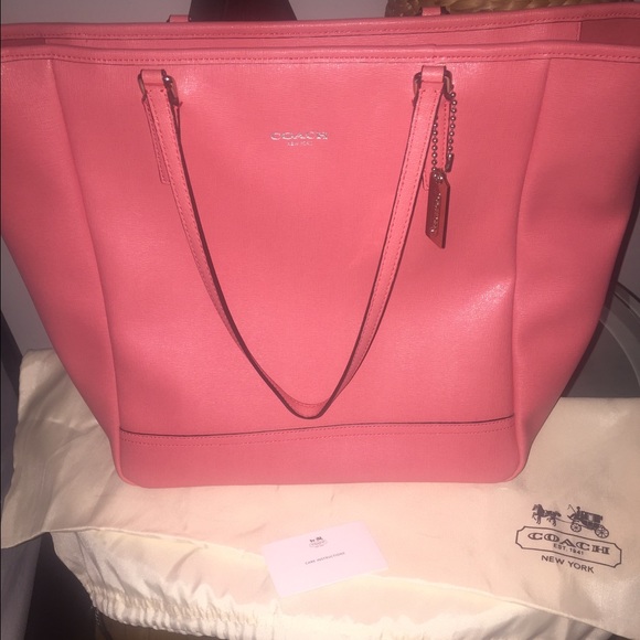 SALE!! Large coach bag. Tote