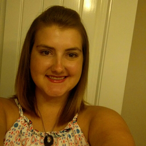Meet your Posher, Kayla