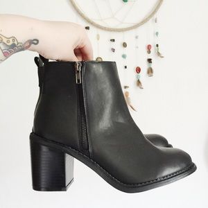 EUC Size 7W Torrid Ankles Booties