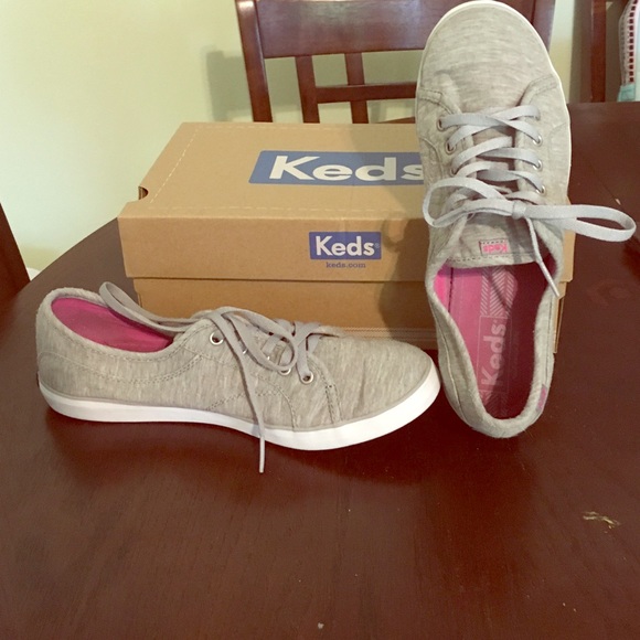 Coursa Grey keds