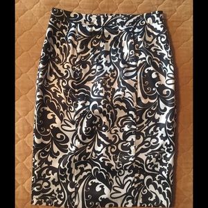Black and white pencil skirt. Size M. Fully lined