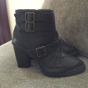 Kensie "Hamlin" ankle booties 6.5