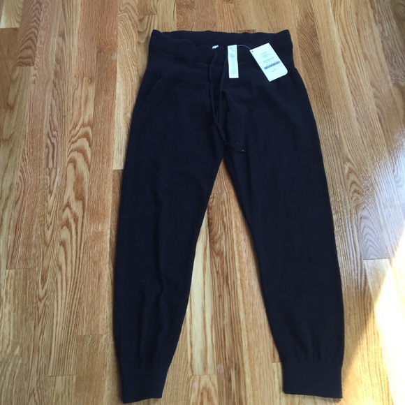 Fabletics sweater knit drawstring pants.