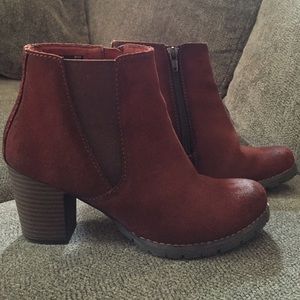 Clark's distressed rust booties 6