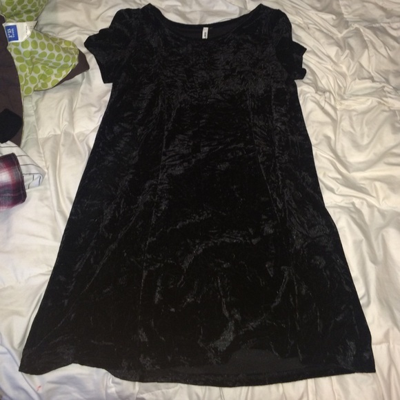 Black velvet dress!