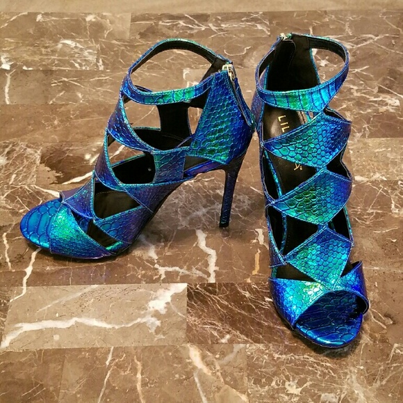 🌟🌟🌟BLUE/GREEN HOLOGRAM HEELS🌟🌟🌟