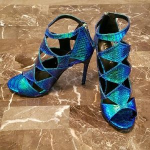 🌟🌟🌟BLUE/GREEN HOLOGRAM HEELS🌟🌟🌟