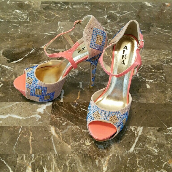 ☟MARKED☟***BEAUTIFUL BEDAZZLED HEELS***