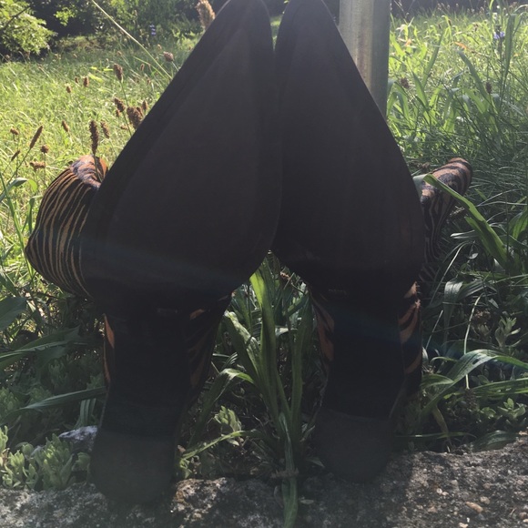 BCBG girls calf hair cowboy boots. Tiger pattern. - Picture 3 of 4