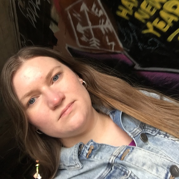 Meet your Posher, Brianna - Picture 3 of 4