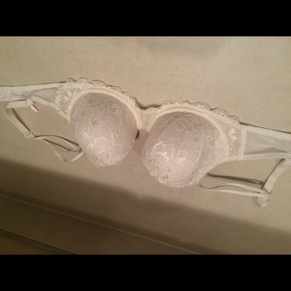 White PINK 34DD lacy bra. Never worn